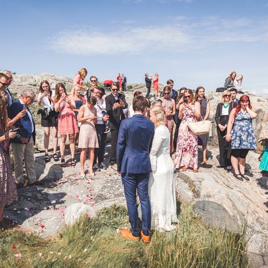 Wedding photography swedish cliffs photo Cecilia Backlund